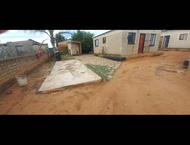 9 BEDROOM HOUSE FOR SALE IN INXIWENI